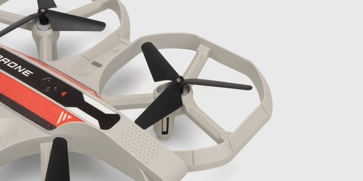 Detaljebillede af kamera og beskyttelsesramme på Chameleon FPV Drone