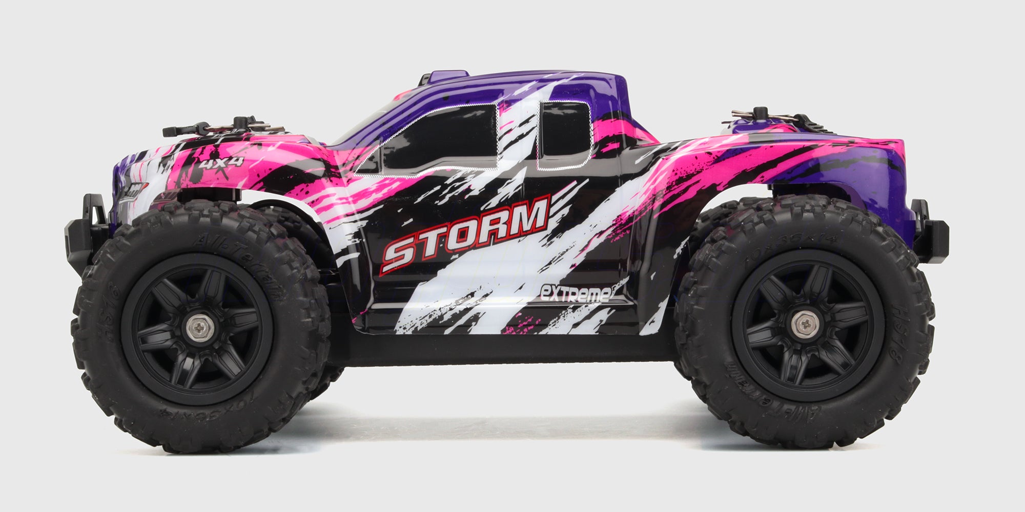 Hurricane i Truck udgaven Storm i lilla set fra siden på hvid baggrund