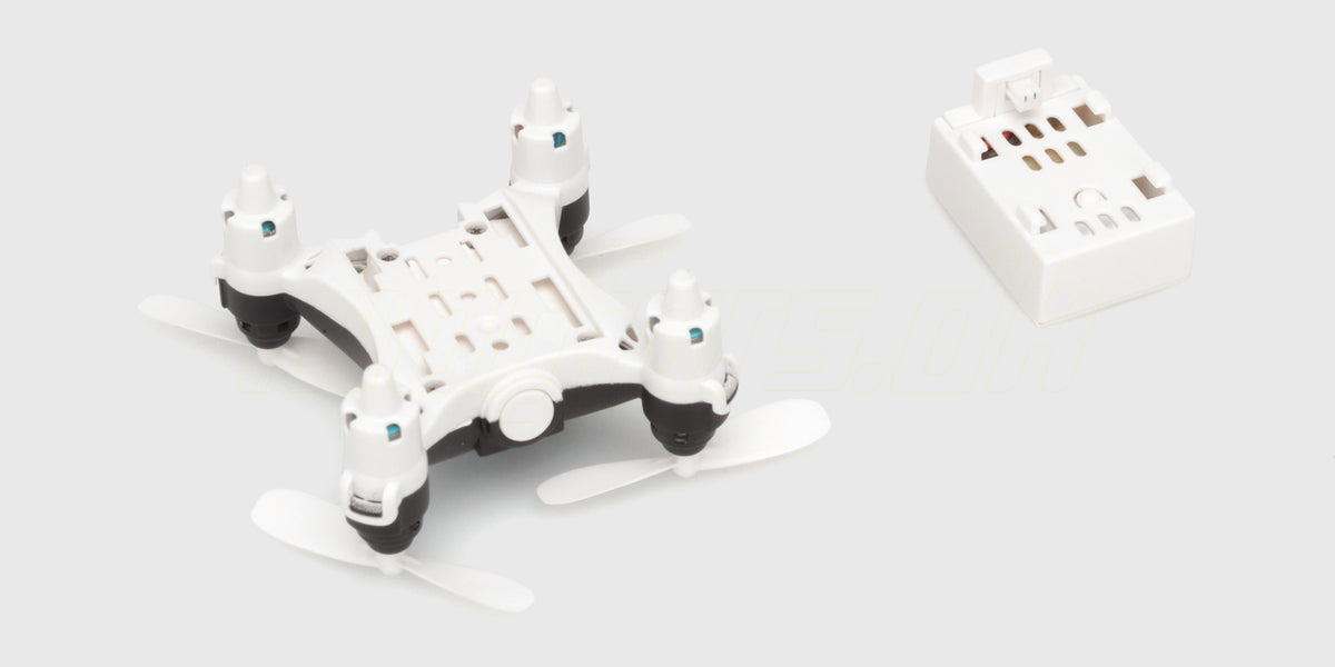 Undersiden af den hvide Micro Drone med det udtagne batteri ved siden af
