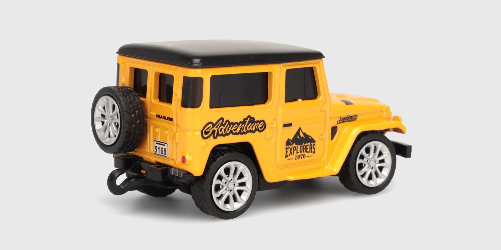 Gul Mini RC Car Land Cruiser med reservehjul set bagfra