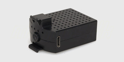 Gråt C186 batteripakke til fjernstyret helikopter vist tæt på for tydelige detaljer.