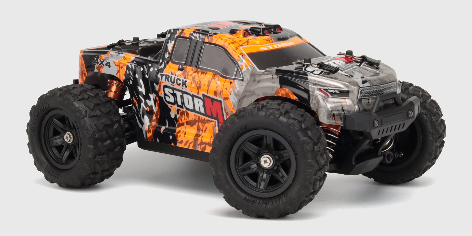 Hurricane fjernstyret bil storm orange med gode køreegenskaber set forfra på hvid baggrund 