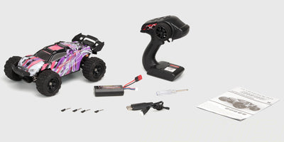 Hurricane 2.0 fjernstyret bil i original indpakning med fjernbetjening vist på hvid baggrund.