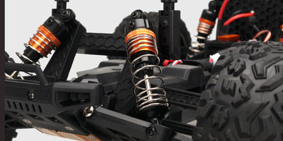 Lille hobbyhammer med metalhoved til præcis montering og vedligeholdelse af fjernstyrede biler.