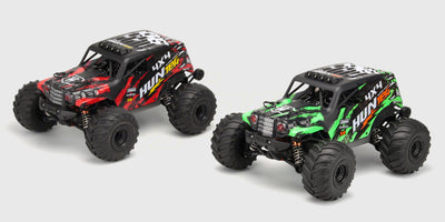 To grønne og røde Hurricane XL monster trucks med store offroad-hjul vist på hvid baggrund.