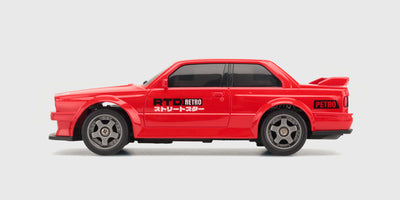 Sort Legend Drift fjernstyret bil med brede dæk og aerodynamisk design til præcis drifting på asfalt.