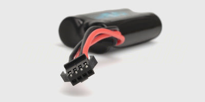 Genopladeligt 7,4V Li-ion batteri til Hunter MT10 fjernstyret bil med stik og ledninger.