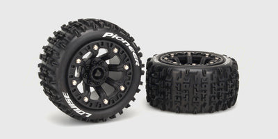 To sorte Pioneer 2.2 tommer offroad hjul med groft dækmønster til fjernstyrede biler.