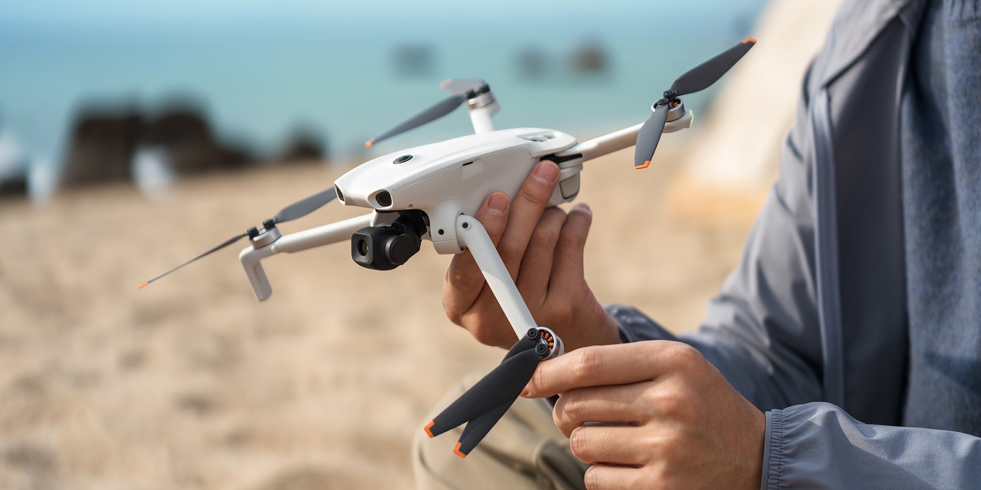 DJI Lito 1 der er ved at blive foldet ud så den er klar til at flyve