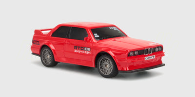 Hvid Legend Drift Elite fjernstyret bil med detaljeret karrosseri og spoilervinge til drifting.