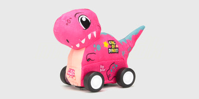 Blød pink fjernstyret T-Rex med farverige detaljer og fire hjul