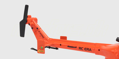 Grå Helikopter C186 fjernstyret skalamodel med fire rotorblade vist fra siden på hvid baggrund.