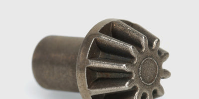 HyperGo Super Heavy Duty Drive Gear i robust metal til MJX fjernstyret bil vist på en hvid baggrund.