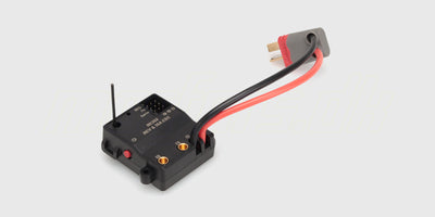 HyperGo modtager og ESC enhed med farvede ledninger og antenne til MJX fjernstyrede biler.