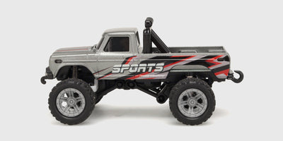 Grå Mini RC Car Pick-up set direkte fra siden på hvid baggrund