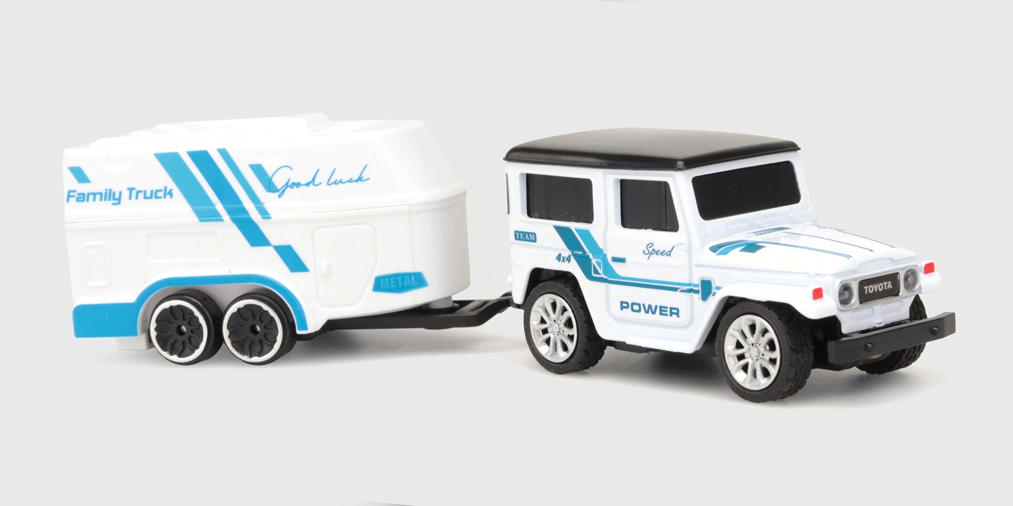 Hvid Mini RC Car Land Cruiser med hvid og blå campingtrailer