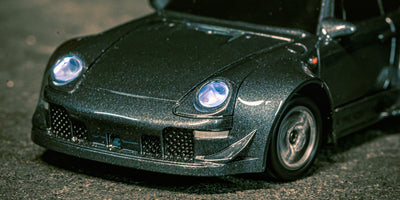 Mini BTD i grå med lyset tændt klar til race