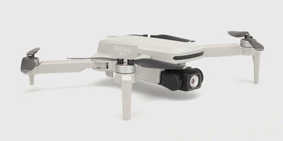 Hvid Drone Recon XV1 med fire propeller og indbygget kamera vist på en hvid baggrund.