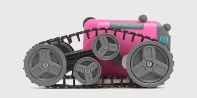 Blå og orange Stunt Tank fjernstyret bil der skyder med vandperler, vist på hvid baggrund.