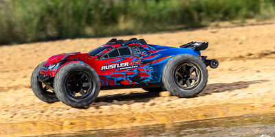 Traxxas Rustler 4x4 Brushless VX3 kører på grus