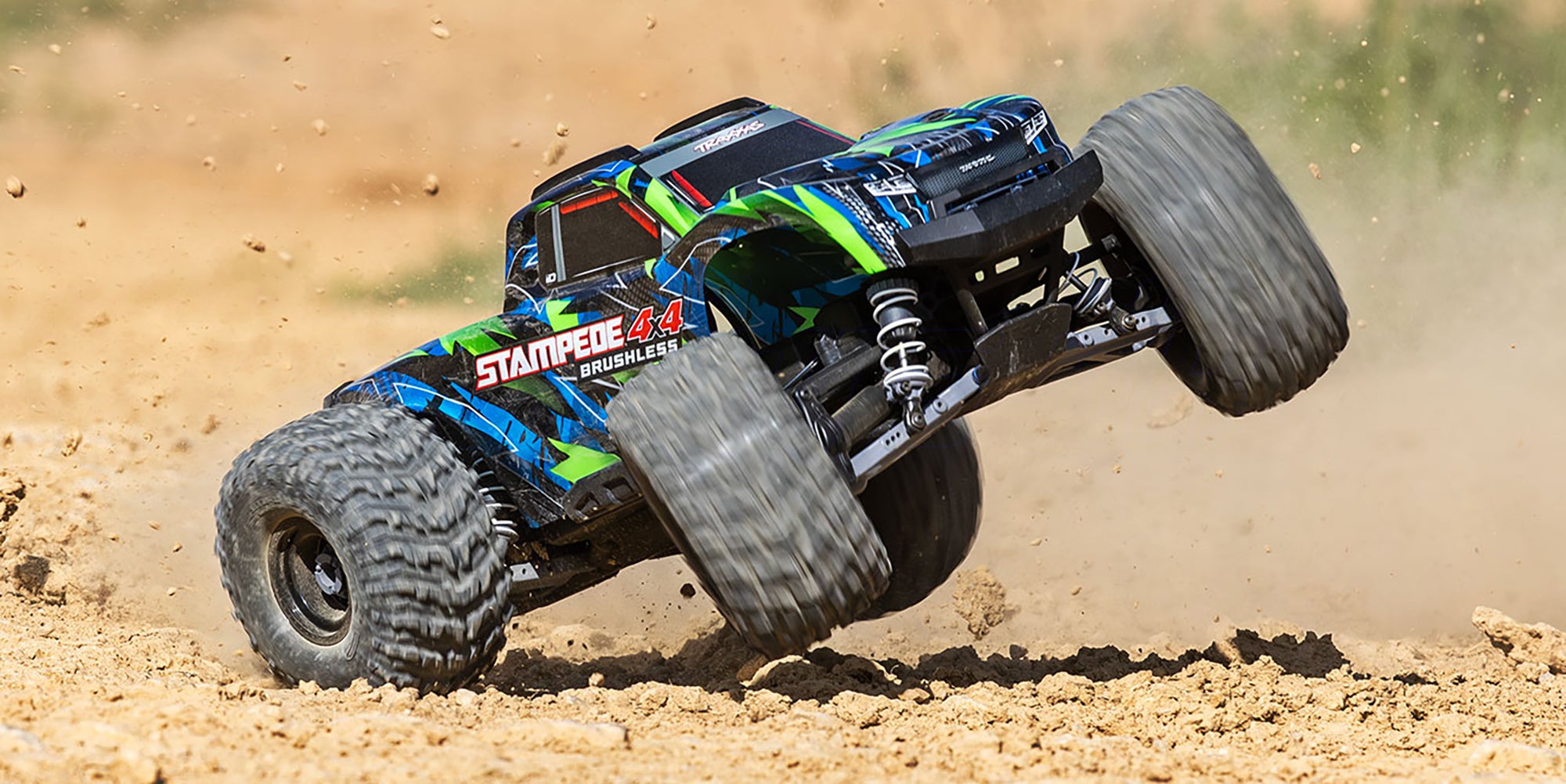 Traxxas Stampede 4x4 Brushless VX3 kører på sandet underlag