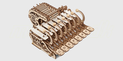 Mekanisk byggesæt af bionisk hest i træ med detaljerede tandhjul og bevægelige mekaniske led.