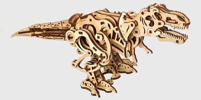 Mekanisk byggesæt af en Steampunk-ubåd i 3D-træ med synlige tandhjul og detaljerede udskæringer.