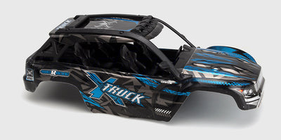 Sort Spirit karrosseri i plast til fjernstyret bil vist på en hvid baggrund.