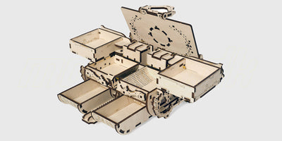 Mekanisk byggesæt i træ formet som et dekorativt skrin med fungerende tandhjul.